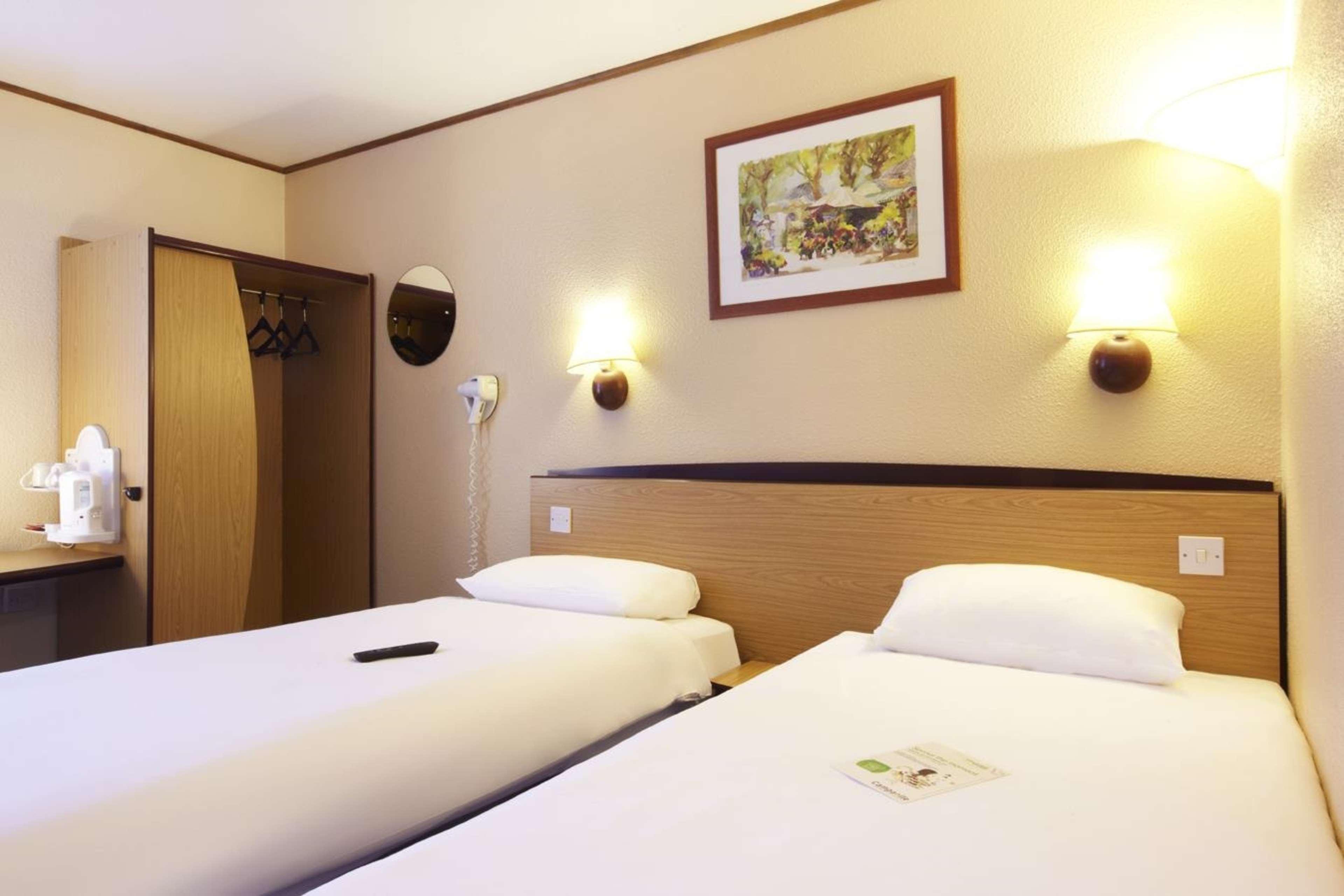 Campanile Hotel Cardiff Buitenkant foto