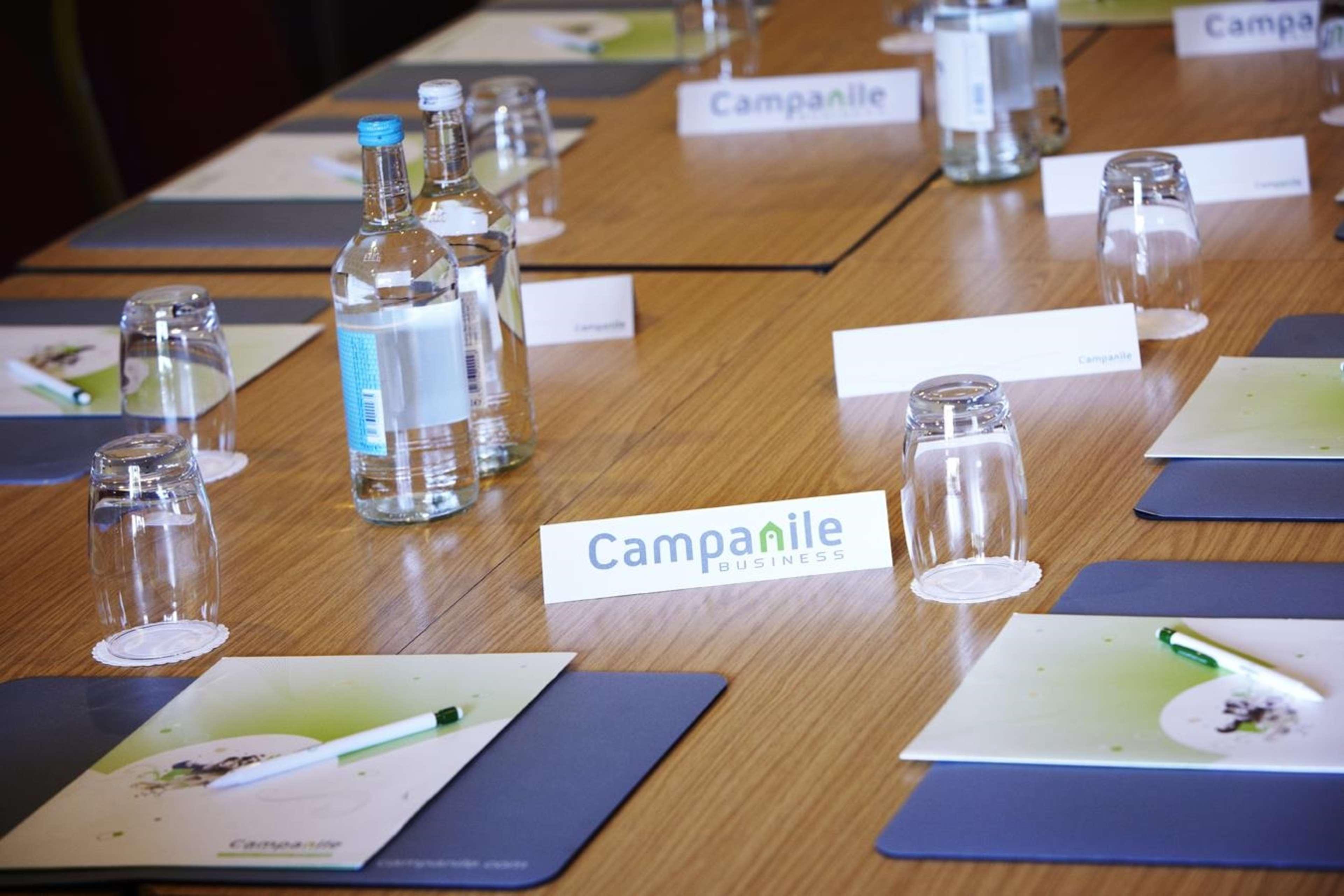Campanile Hotel Cardiff Buitenkant foto