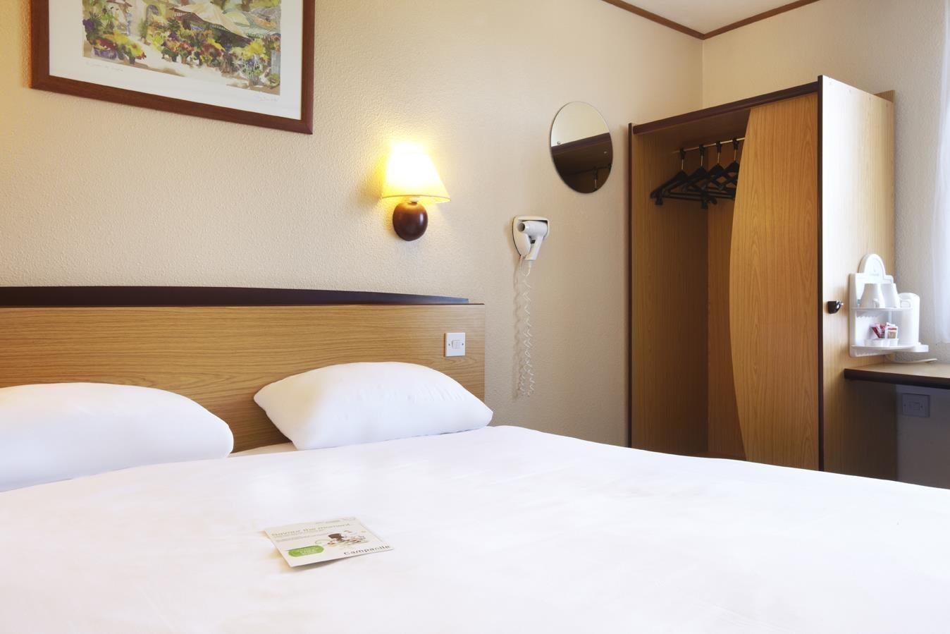 Campanile Hotel Cardiff Buitenkant foto