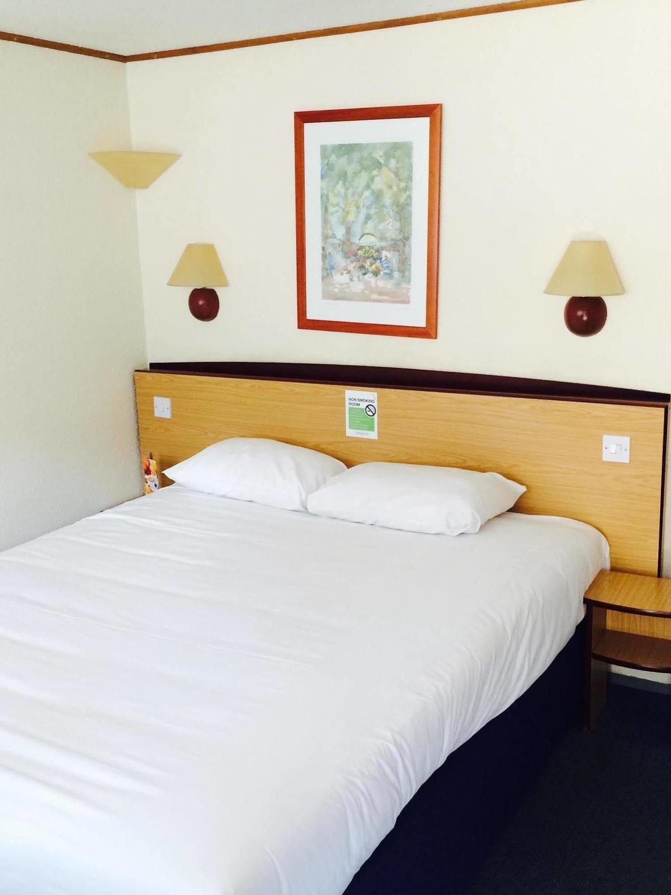 Campanile Hotel Cardiff Buitenkant foto